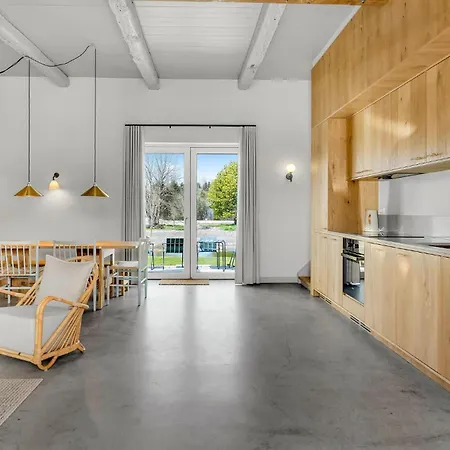 1 Bedroom Beautiful In * Хамбл
