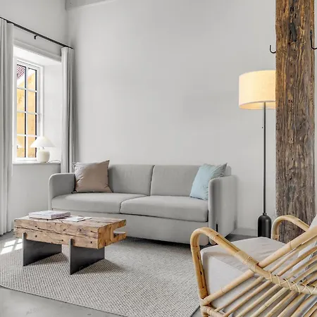 Апартаменты 1 Bedroom Beautiful In