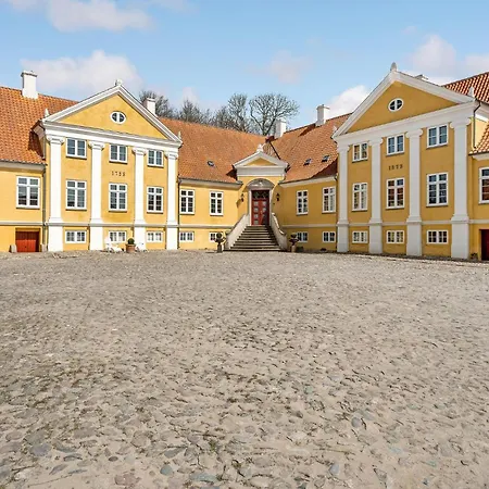 Апартаменты 1 Bedroom Beautiful In Хамбл